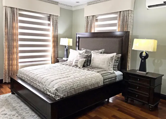 Bed and breakfast Pride Away Ironshore Luxury