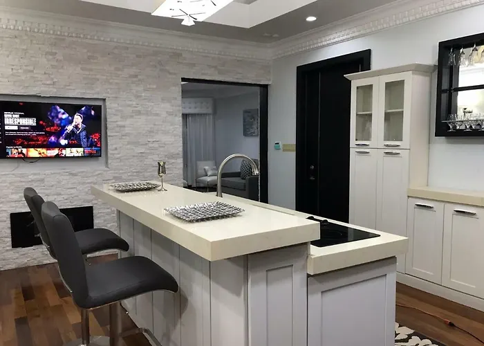 Bed and breakfast Pride Away Ironshore Luxury