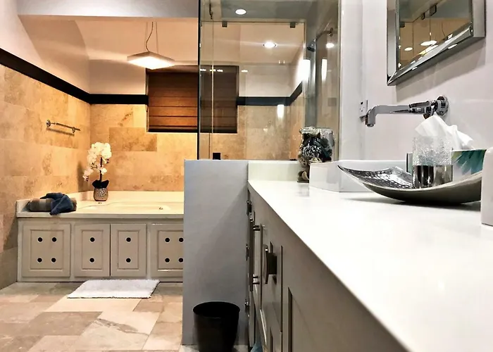 Bed and breakfast Pride Away Ironshore Luxury