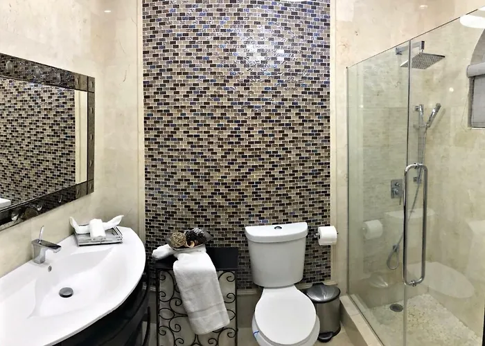 Bed and breakfast Pride Away Ironshore Luxury *