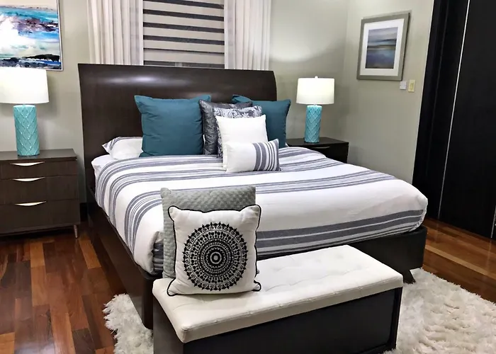 Bed and breakfast Pride Away Ironshore Luxury
