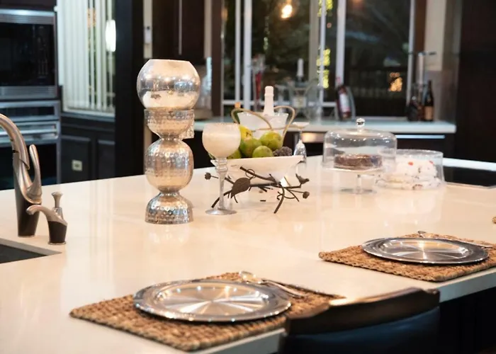 Bed and breakfast Pride Away Ironshore Luxury *