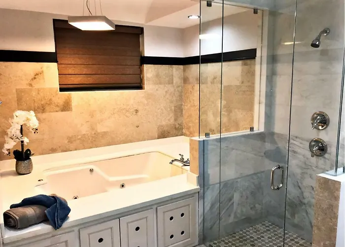 Pride Away Ironshore Luxury Bed and breakfast *
