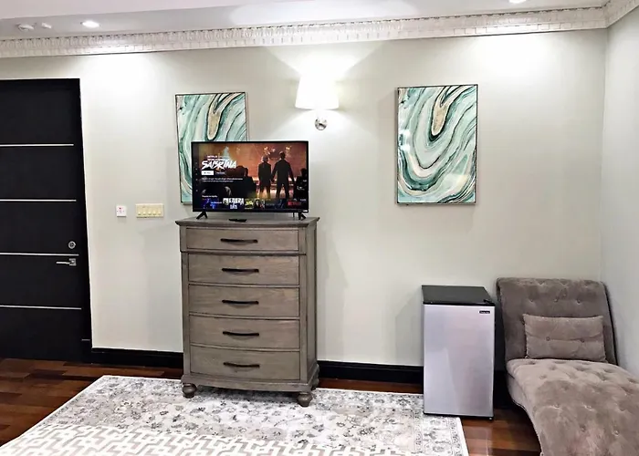 Bed and breakfast Pride Away Ironshore Luxury